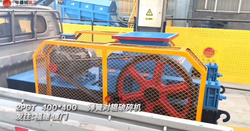 弹簧对辊破碎机工作原理