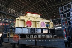 1000x800型液压对辊破碎机发往江苏发货现场 
