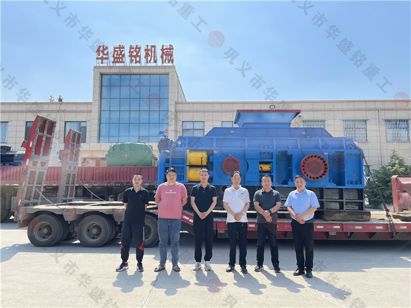 2PGY2000x1200大型全自动液压对辊制砂机发往钼都--洛阳栾川 